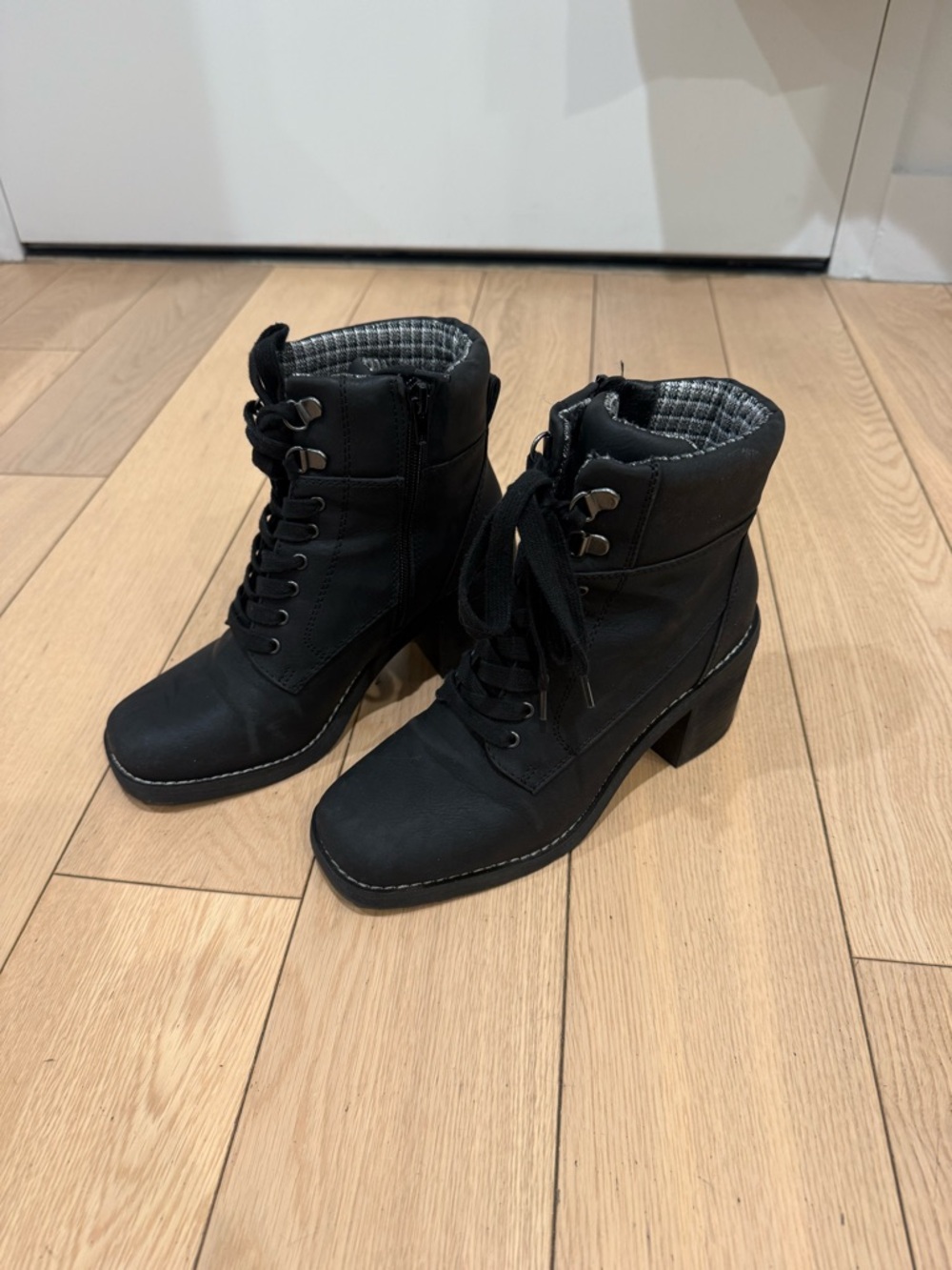 Crown Vintage Black Lace-Up Block Heel Ankle Boots